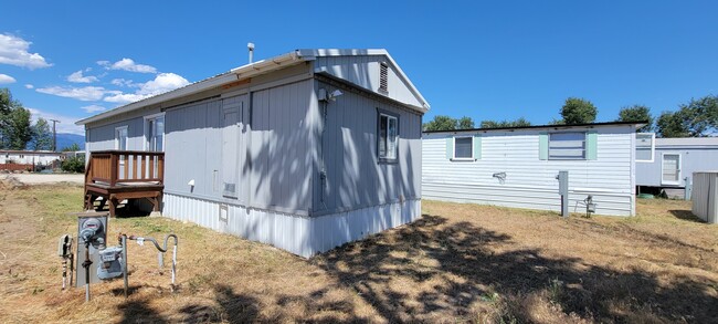 Building Photo - Quaint Trailer Near Woodside