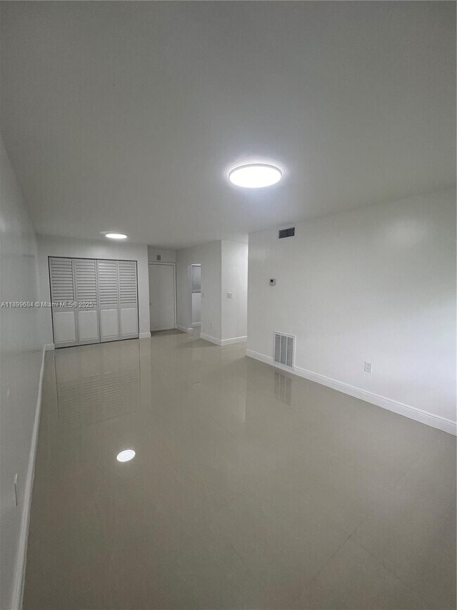 Building Photo - 17255 SW 95th Ave