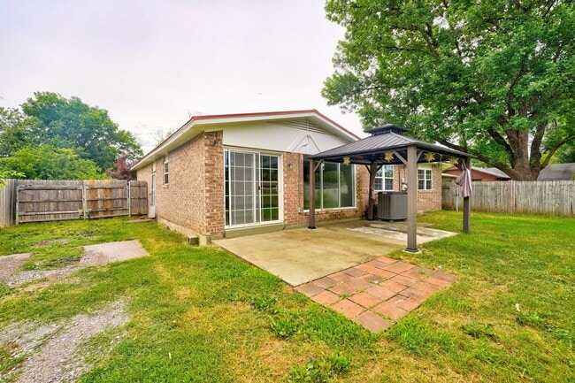 Building Photo - Updated 3-Bedroom Home with Spacious Backy...