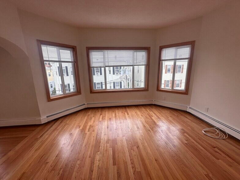 Building Photo - 253 Elm St
