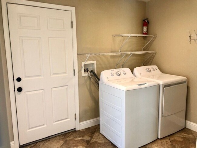 Building Photo - Nice 3 bed, 2 bath home in El Dorado Hills