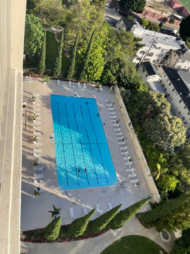 Building Photo - 2170 Century Park E