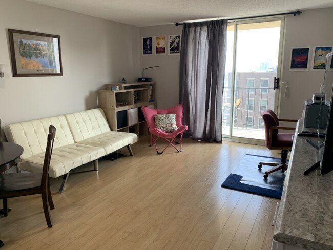 Building Photo - 1212 N La Salle Dr