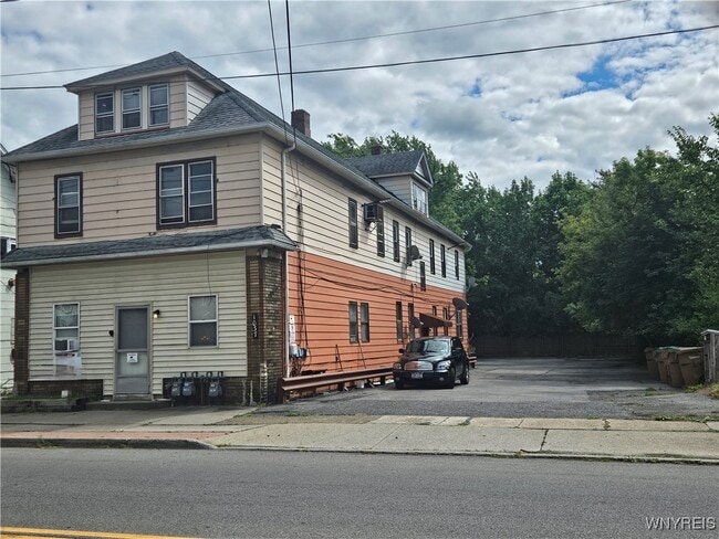 Primary Photo - 1037 Walden Ave