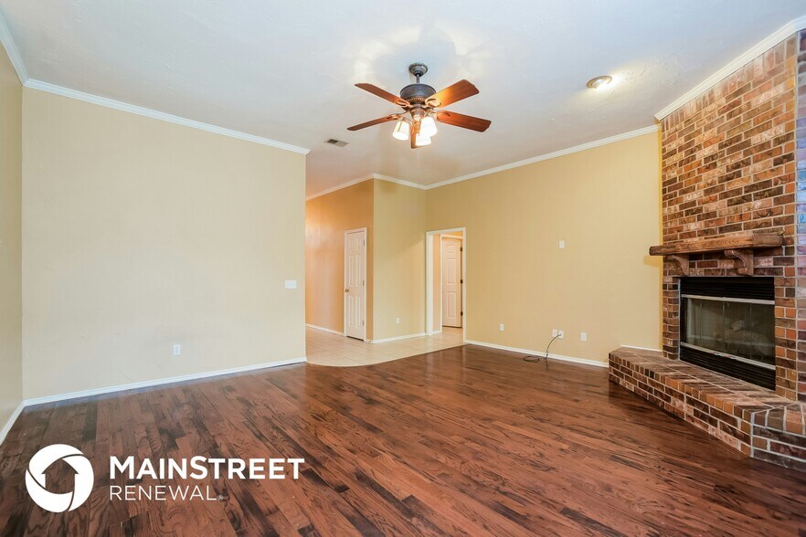 Building Photo - 536 SW 154th Ct