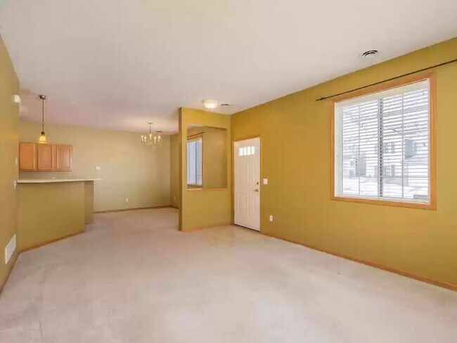 Building Photo - Great location *2Bed*2Bath Townhome- Available June 1