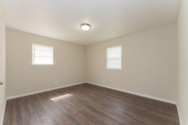 Building Photo - Hot Listing in Athens – 4 Beds, Granite Counters & More!