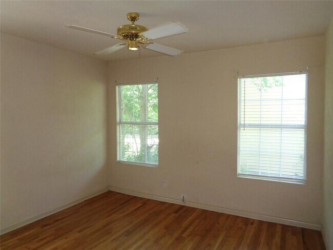 Building Photo - 11216 Barbarosa Dr