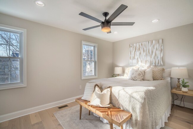 Building Photo - Natural-Light Stunner Near Eastern Market & Potomac Metro