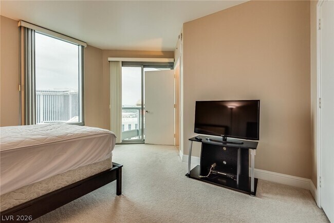 Building Photo - 322 Karen Ave