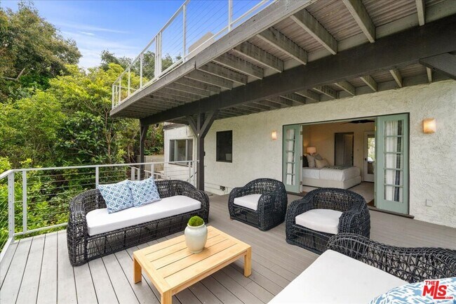 Building Photo - 3074 Lake Hollywood Dr