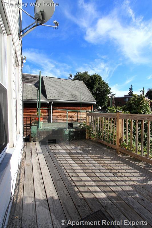 Building Photo - 569 Main St