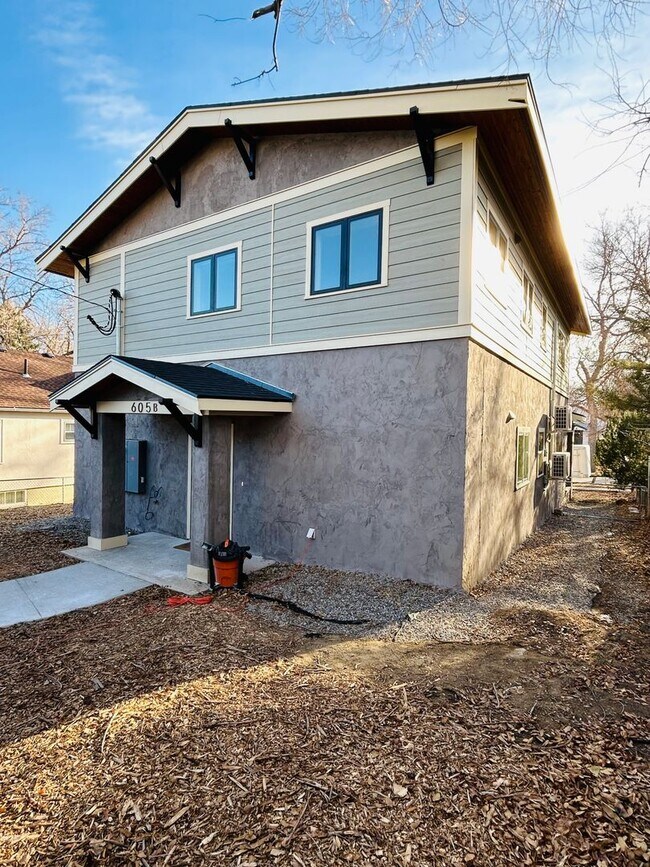 Building Photo - 605 Alderson Ave