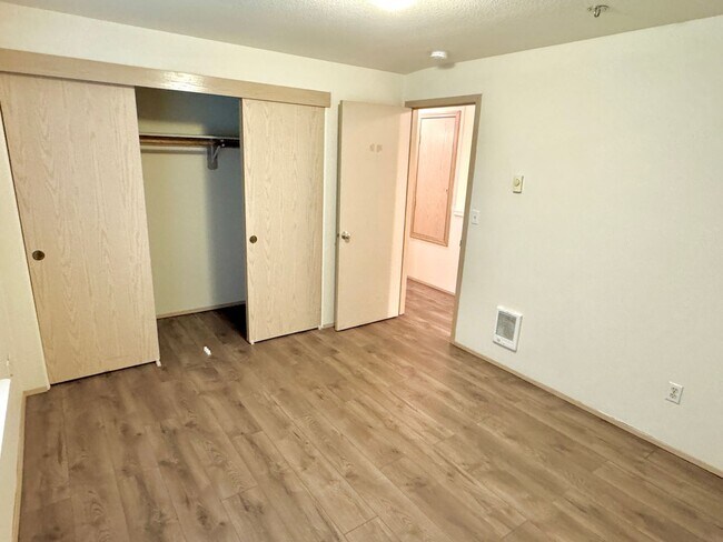 Building Photo - ROMAA01