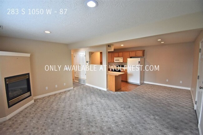 Building Photo - Fantastic 3 Bed Provo Condo! No Deposit Op...