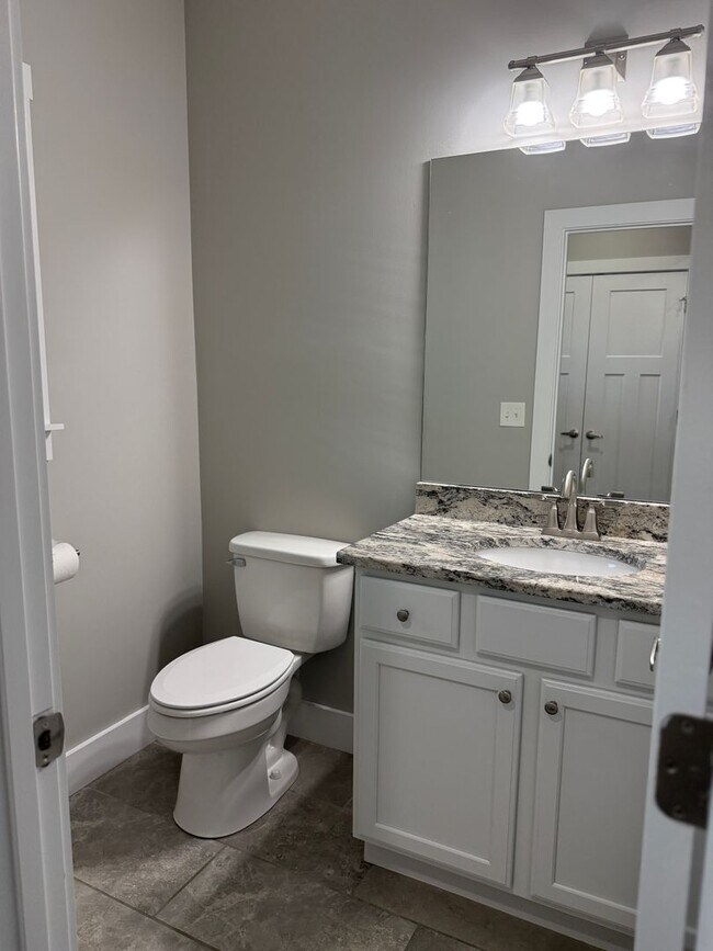 Building Photo - **NEW PRICE** Spacious & Convenient!