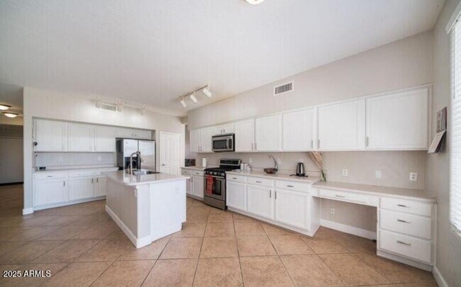 Building Photo - 3924 S Hollyhock Pl