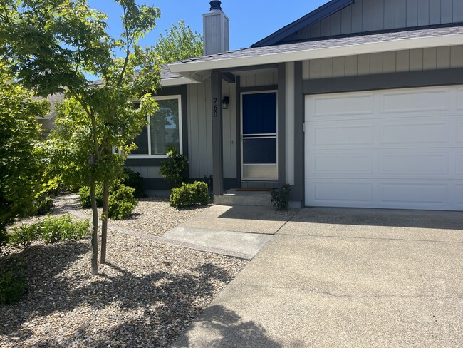 Building Photo - 760 Bowen Ct