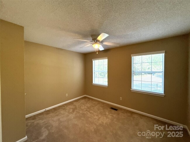 Building Photo - 12823 Diamond Dr