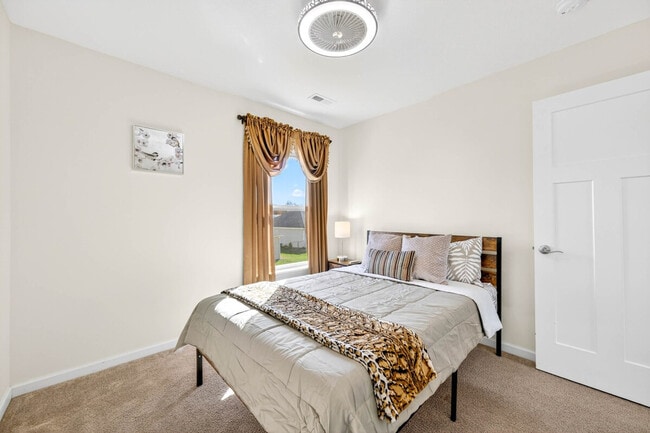 Building Photo - 4663 Bayview Dr