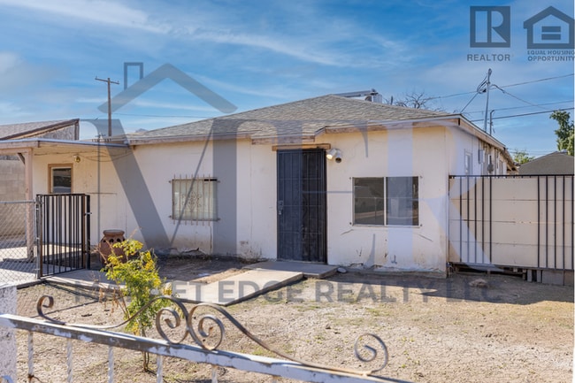 Primary Photo - 3Bed/1.5Bath House at 35th/McDowell! $1199...