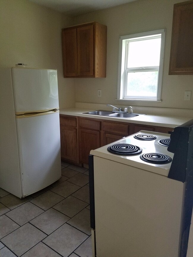 Building Photo - 2 BEDROOM 1 BATHROOM HOUSE FOR RENT