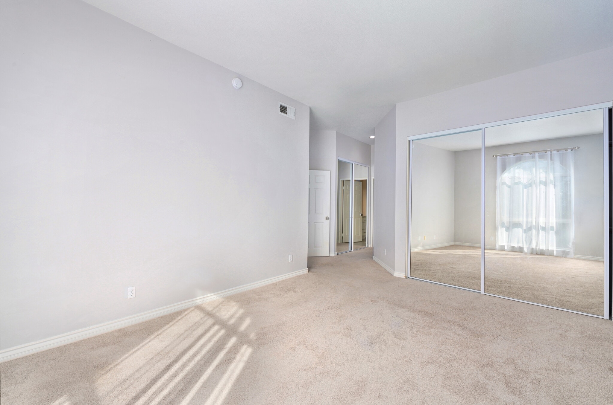 Building Photo - 1820 S Beverly Glen Blvd