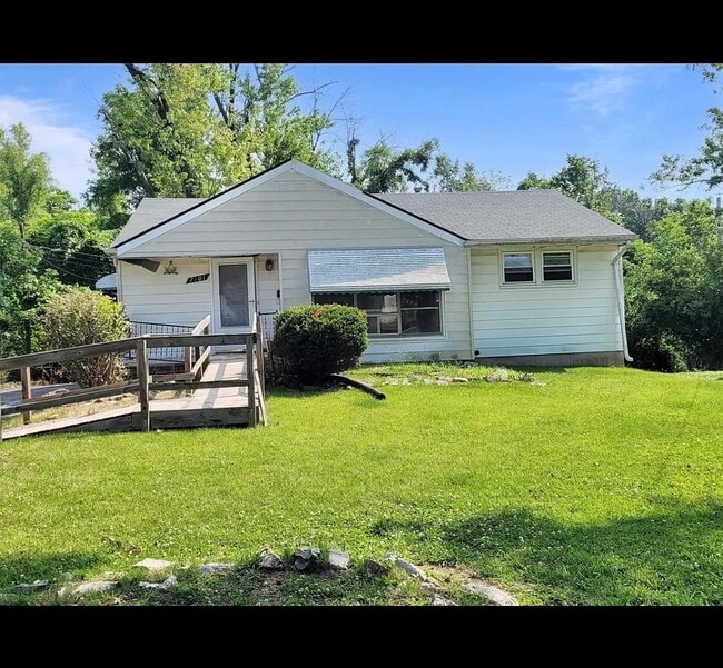 Primary Photo - 7101 Curtis Ave