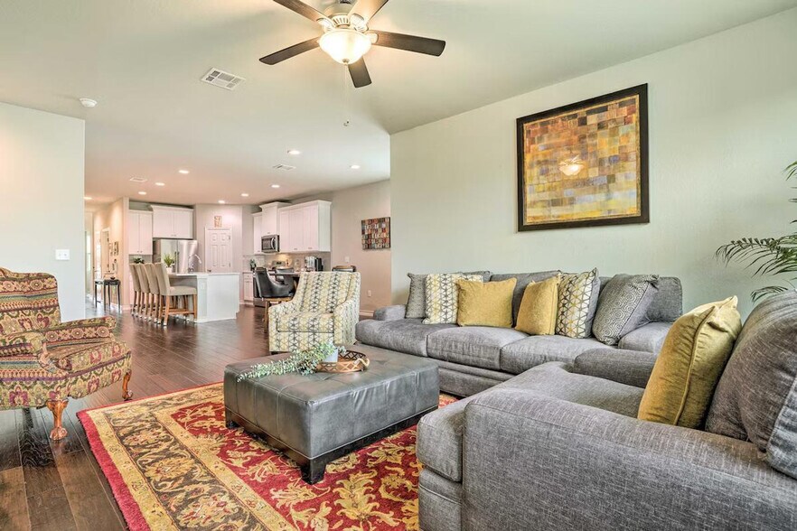 Building Photo - 5603 Chestnut Xing