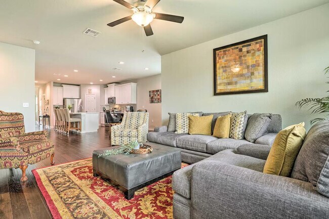 Building Photo - 5603 Chestnut Xing