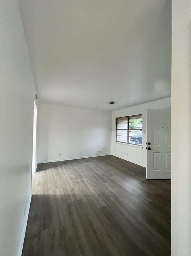 Building Photo - 1402 Missouri Ave