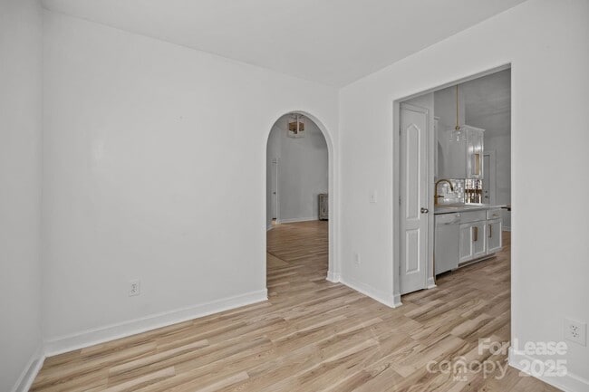 Building Photo - 285 Eagle Creek Road