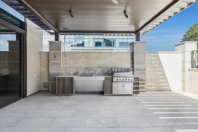 Building Photo - 9757 Katy Fwy