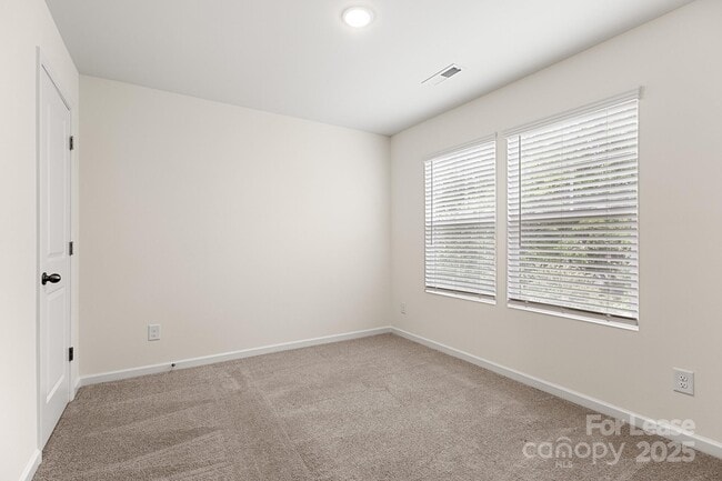 Building Photo - 110 Blakeslee Ct