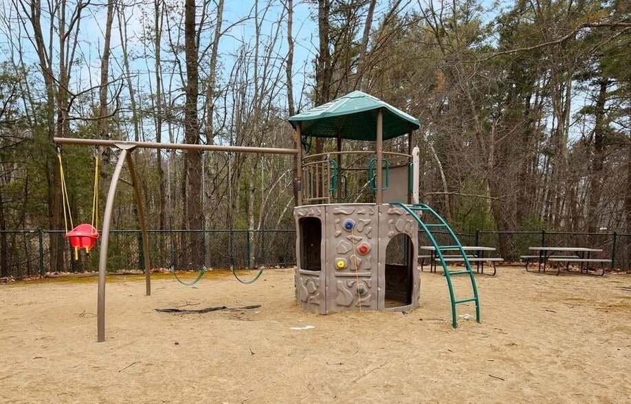 Primary Photo - 651 Brookside Dr