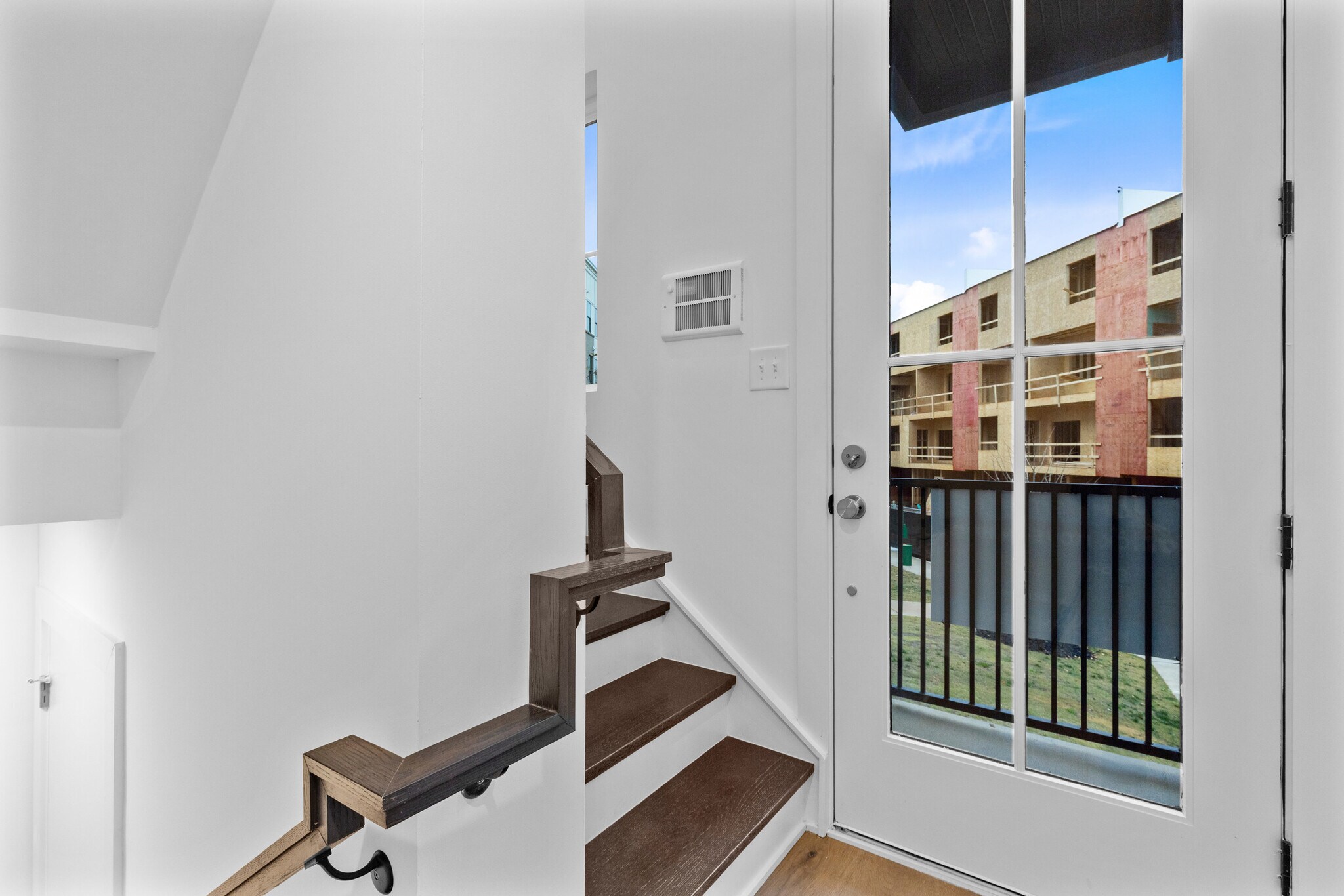 Building Photo - 201 New St