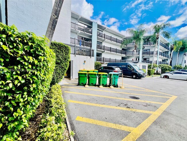 Building Photo - 1021 Mockingbird Ln