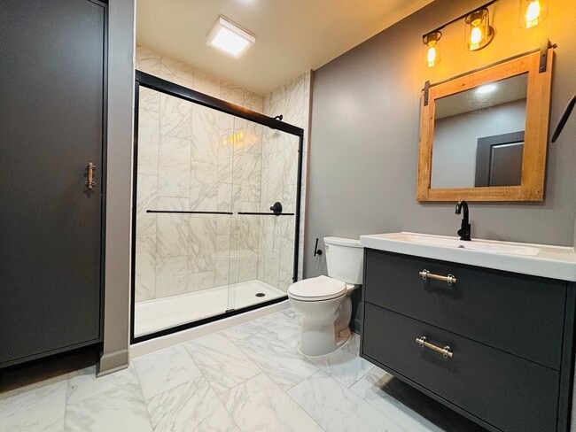 Building Photo - 3-4 Bedroom, 3.5 Bath Townhouse