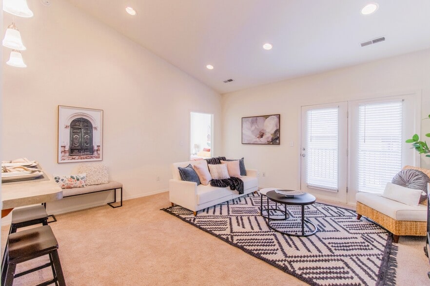 Spacious Great Room with vaulted ceiling - Grove at Latimer