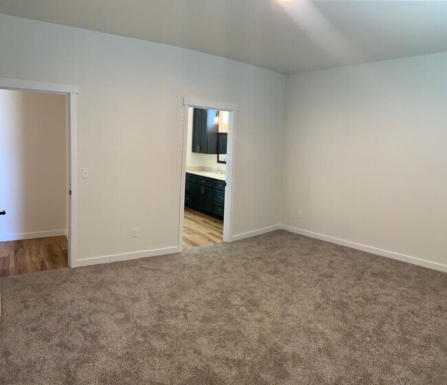 Building Photo - Newer Home for Lease!
