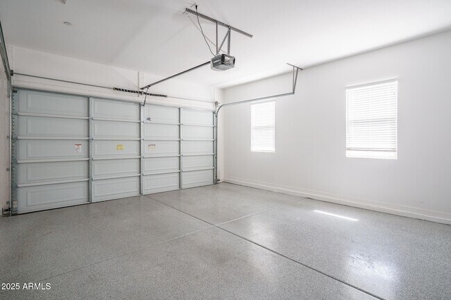 Building Photo - 14084 W Desert Flower Dr