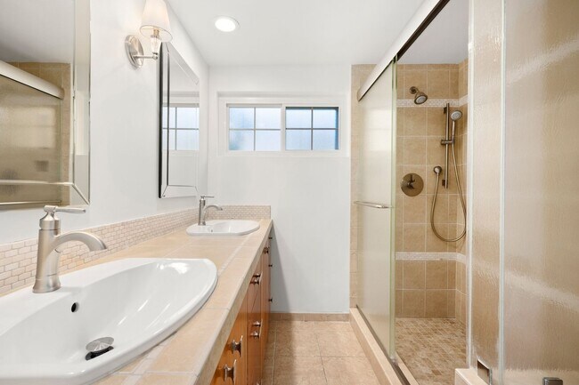 Building Photo - Renovated Tarzana Pool Home Near Ventura Boulevard