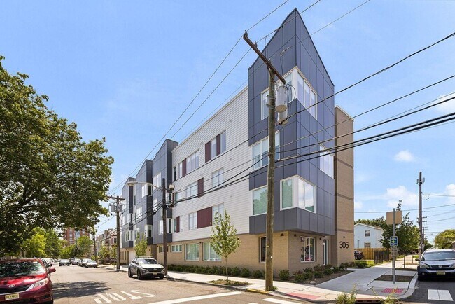 Building Photo - 306 Bergen Ave