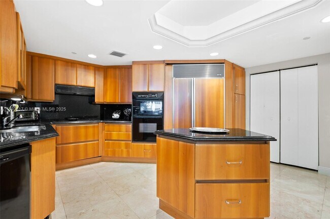 Building Photo - 9559 Collins Ave