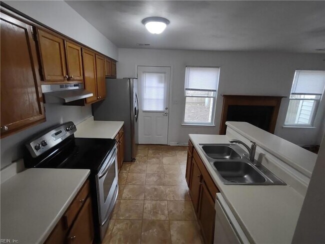 Building Photo - 2043 Allison Dr