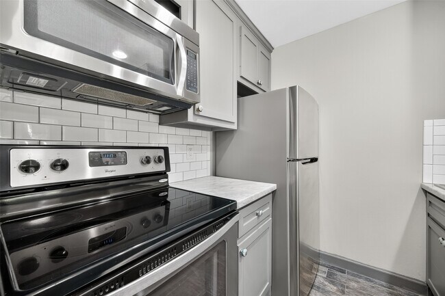 Building Photo - 8931 Gaylord Dr
