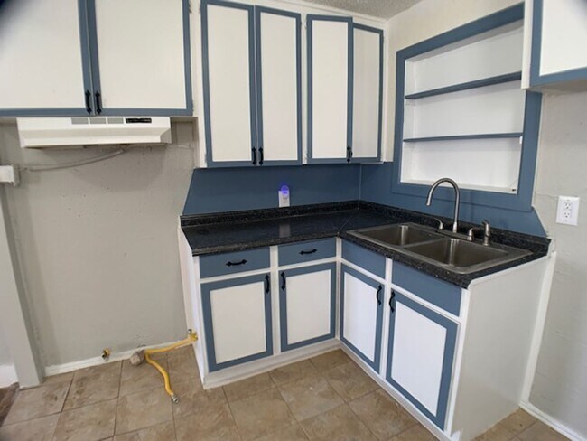 Building Photo - 3 Bed Home
