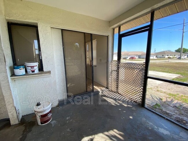 Building Photo - 801 SE 5th Ave