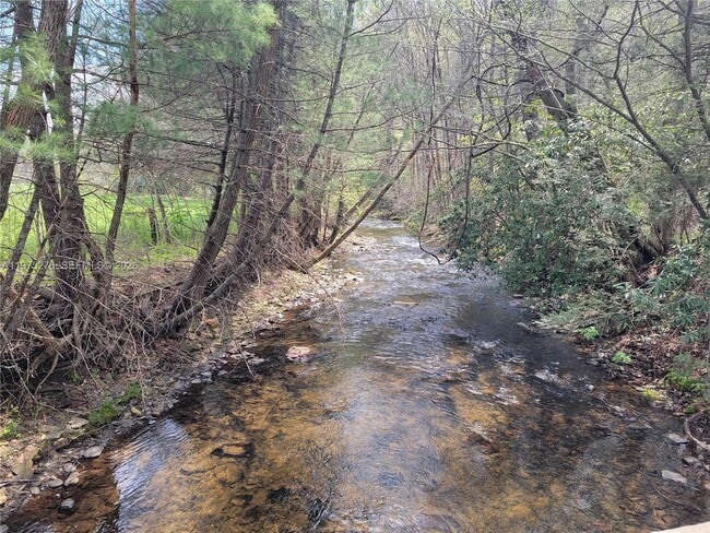 Building Photo - 320 Moss Hill Rd