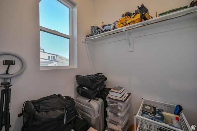Building Photo - 1722 Oakridge Cir